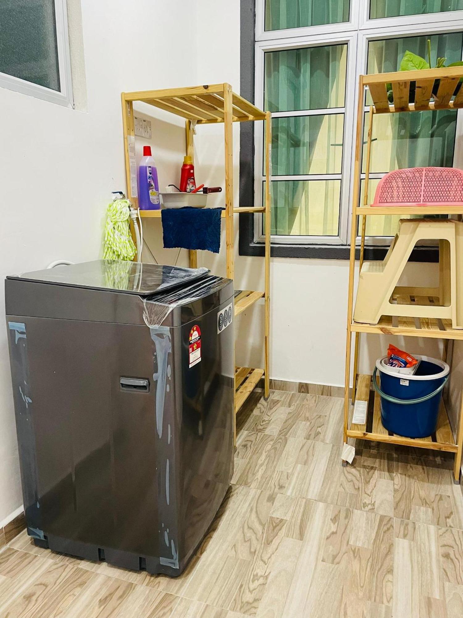 Nazirin Homestay No 27 Tmn Desa Manjung 루무트 외부 사진