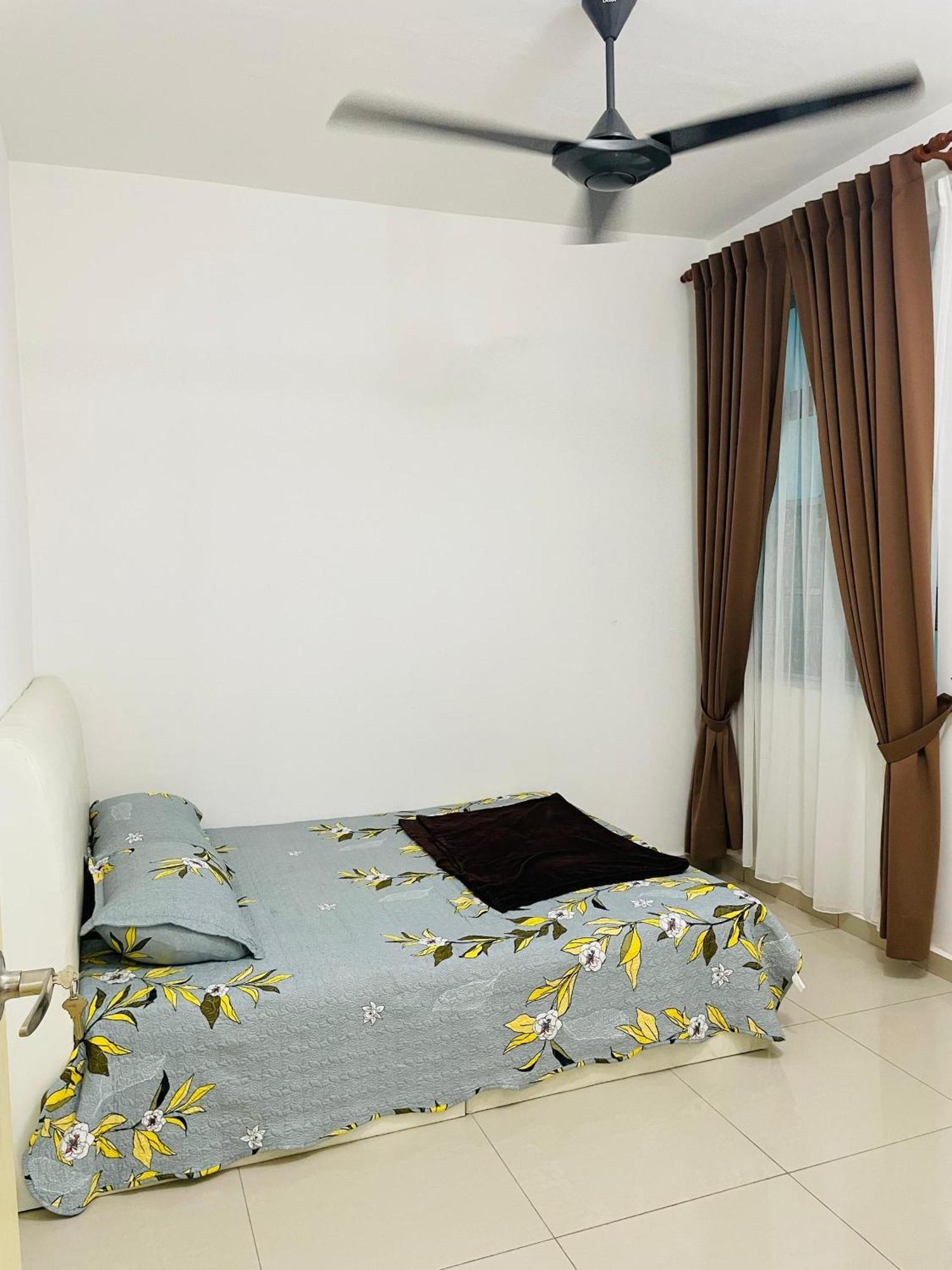 Nazirin Homestay No 27 Tmn Desa Manjung 루무트 외부 사진