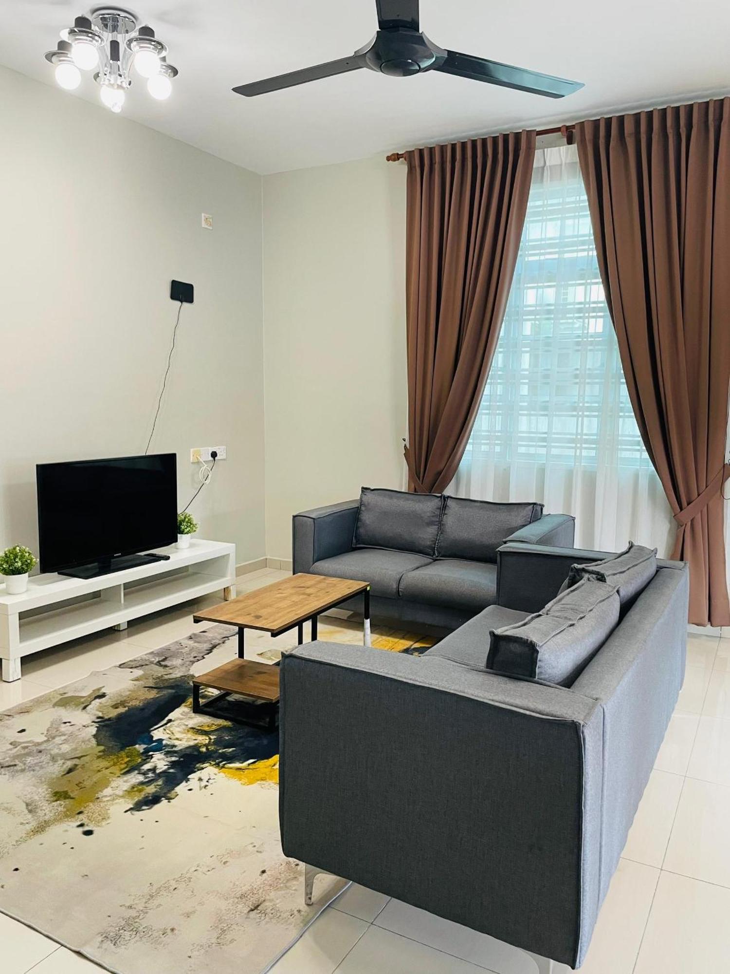 Nazirin Homestay No 27 Tmn Desa Manjung 루무트 외부 사진