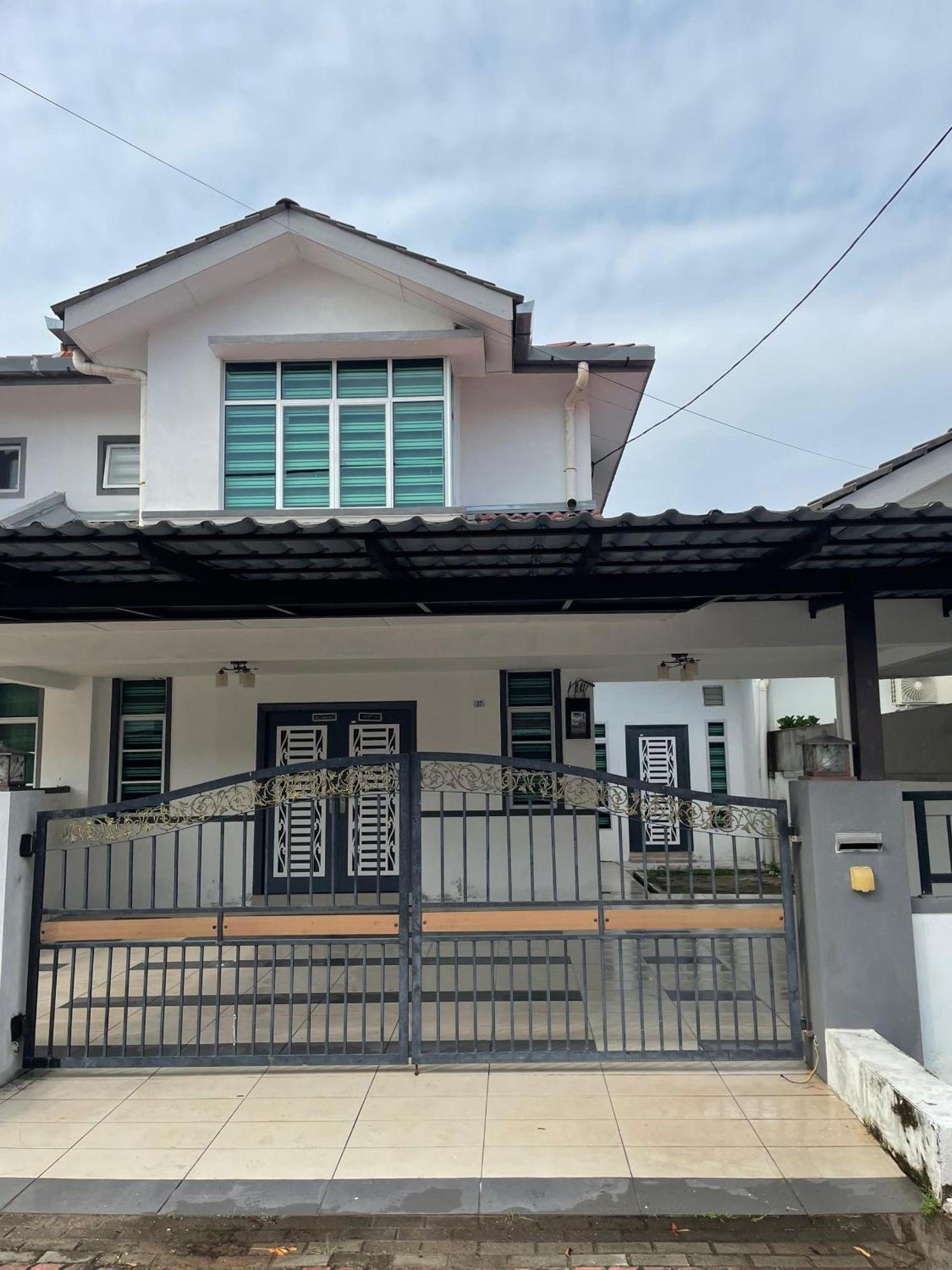 Nazirin Homestay No 27 Tmn Desa Manjung 루무트 외부 사진